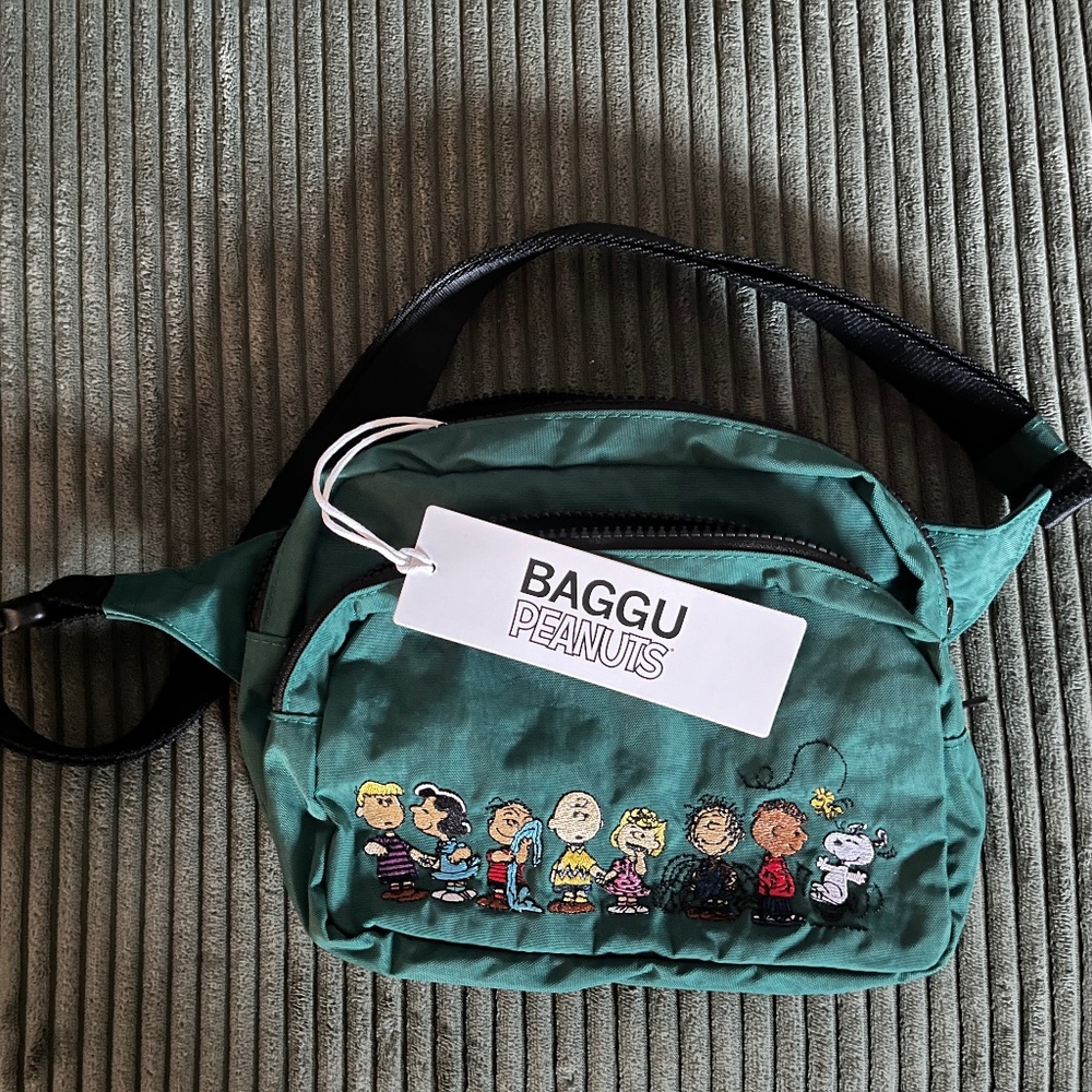 NWT Baggu Peanuts Fanny Pack